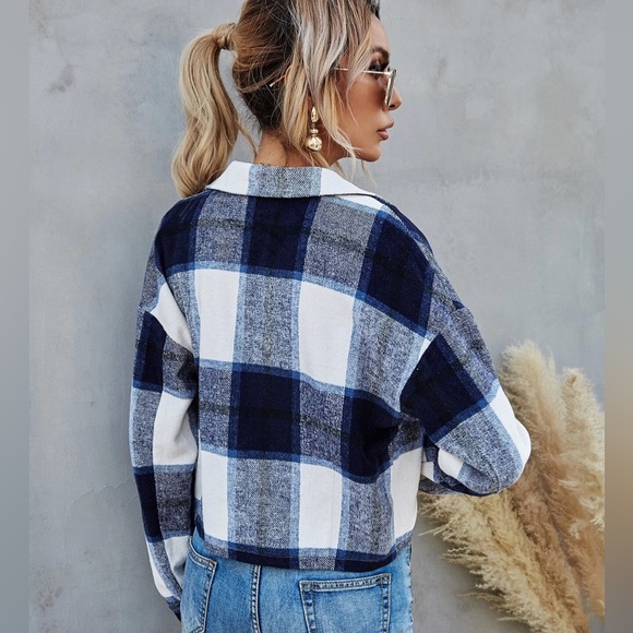 NWOT Blue Cropped Plaid Shacket - Picture 2 of 9